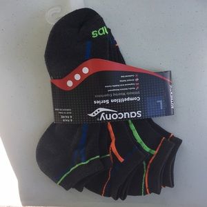 NWT Saucony men’s socks 3 pair size large